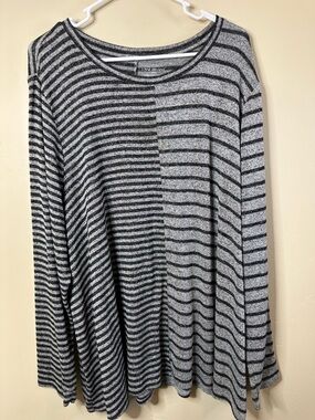 Lane Bryant 22/24 Lightweight Gray & Black Striped Long Sleeve Dolman Top
